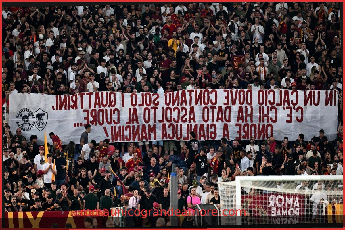 Striscione per Mancini: "Nel calcio dei soldi, hai scelto il cuore"