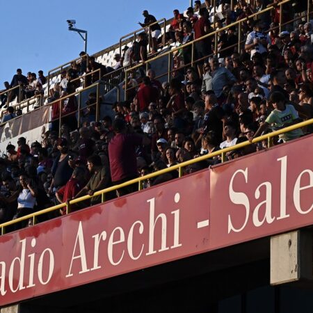 Salernitana retrocessa in C. Il giudice sportivo: due gare a porte chiuse