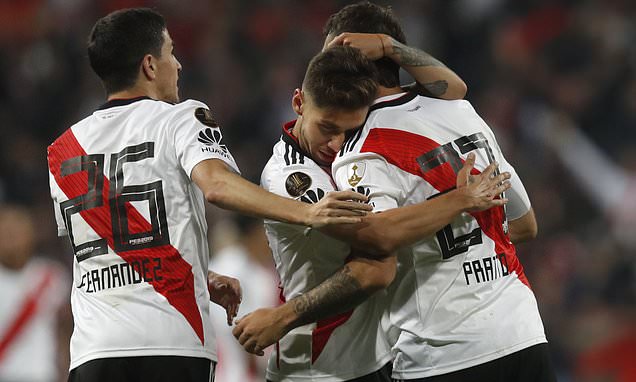 Preview Youtuber propone un ‘biscotto’ all’Inter contro il River Plate, Chivu si infuria