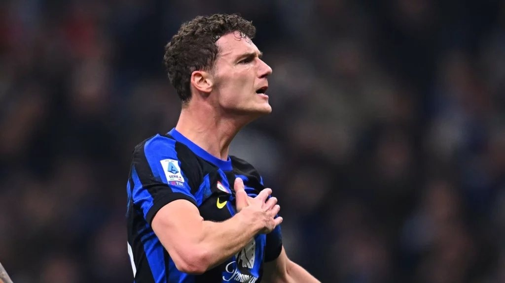 Preview Pavard gioca a padel a Porto Cervo mentre l’Inter litiga