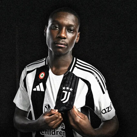 Il Bivio Offensivo della Juve: Kolo Muani o Osimhen? La Visione di Comolli