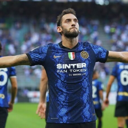 Inter, per Calhanoglu irrompe l’Al Hilal: pronti 20 mln all’anno e un futuro nello staff tecnico