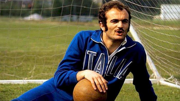 Preview L’installazione “The Playmaker” di Boeri celebra Sandro Mazzola a Manchester