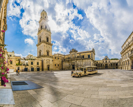 Lecce, è il giorno di Camarda: la conferenza di presentazione dell’attaccante