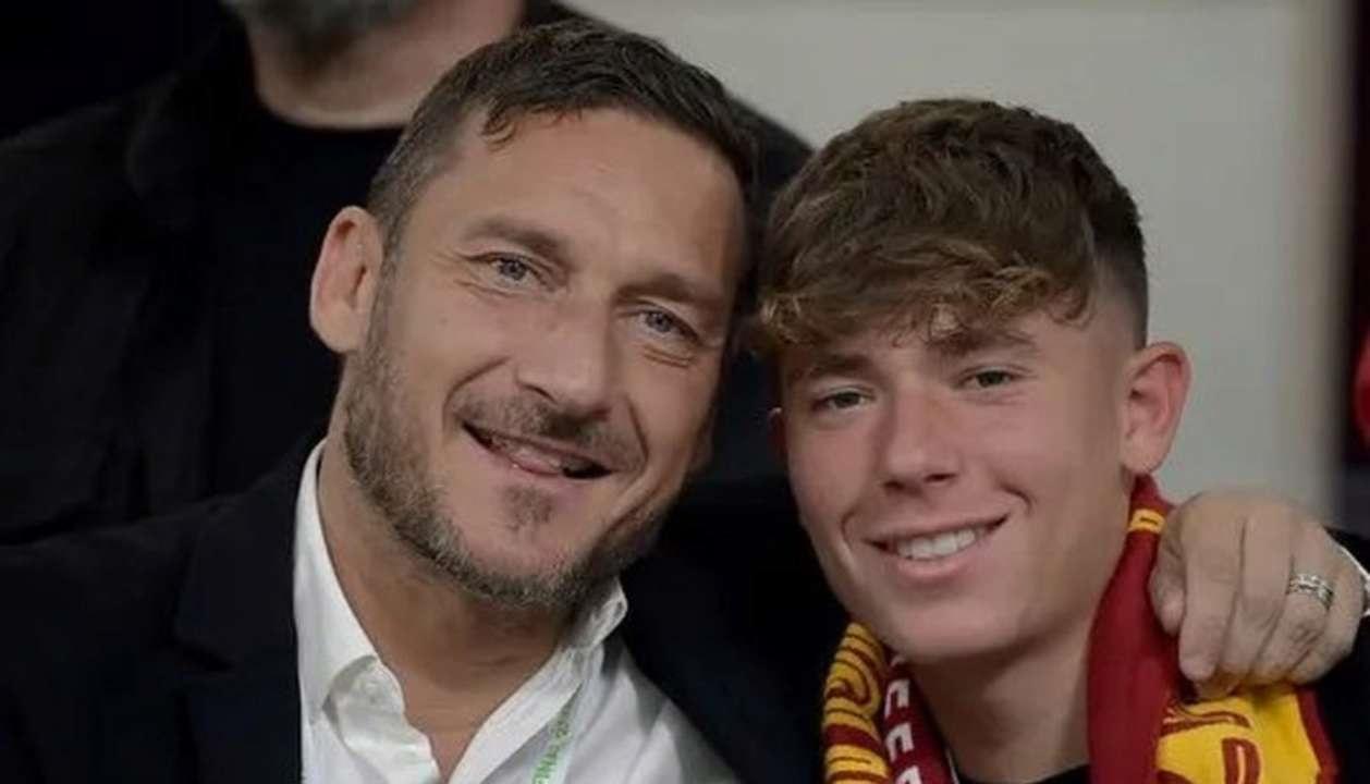 Preview Cristian Totti Abbandona il Calcio: Il Peso di un Cognome Iconico