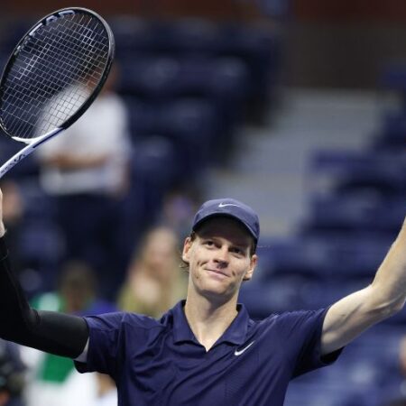 Sinner Dominatore agli US Open: Musetti Battuto in Tre Set e Semifinale Conquistata