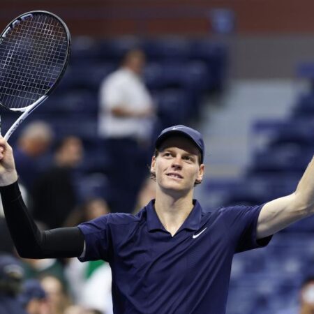 Sinner supera Musetti in tre set e si qualifica per le semifinali degli US Open