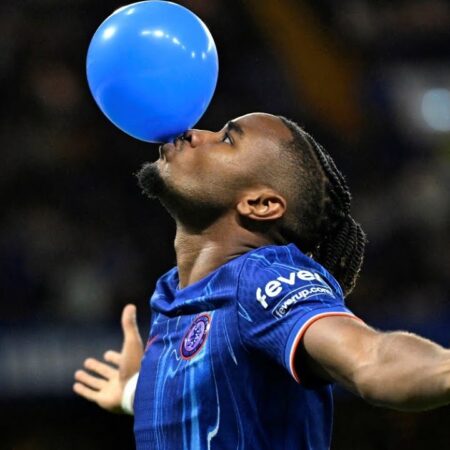 Accoglienza da star per Nkunku e Odogu al Milan: tripudio di tifosi e palloncini!