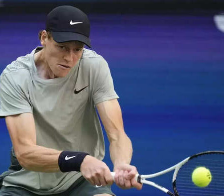 Sinner domina Cilic con un doppio 6-2 e accede al secondo turno dell’ATP Pechino