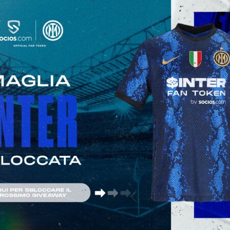Dan Brown si dichiara tifoso dell’Inter: maglia autografata e la sua visione sullo stadio