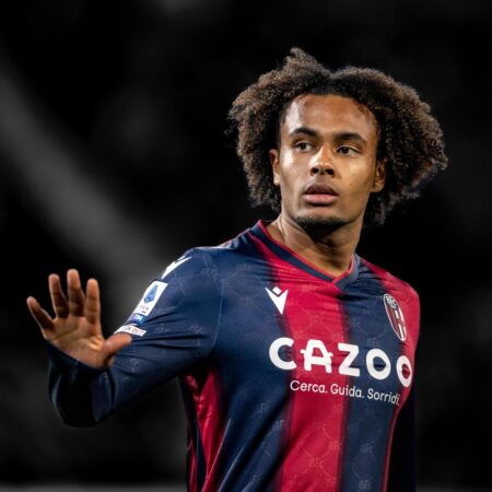 Calciomercato: Zirkzee, la Sfida Italiana tra Roma e Como per l’Attaccante dello United
