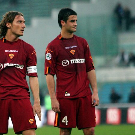Chivu in conferenza stampa pre-Roma: «La squadra è pronta, la Roma è organizzata e servirà lucidità. La mia esperienza nella Capitale mi ha fatto crescere»