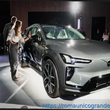 Volvo EX60: Anteprima Italiana del SUV Elettrico a Milano – Autonomia fino a 810 km, Motorizzazioni e Prezzi