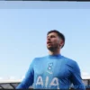 Vicario titolare per il Tottenham nonostante il rifiuto della Nazionale e l’operazione imminente