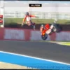 La moto e il pilota volano per metri: highside da paura per Buchanan in Brasile