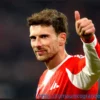 Milan vs Juventus per Goretzka: la Strategia Rossonera per un Triennale