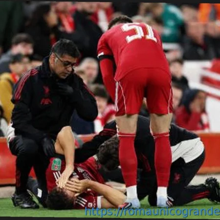 Allenatore del Liverpool Slot: il talento italiano Leoni sta diventando una «bestia» nonostante l’infortunio