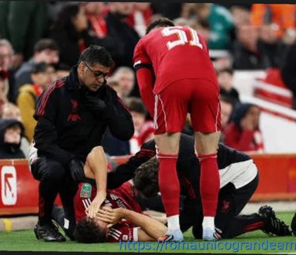 Allenatore del Liverpool Slot: il talento italiano Leoni sta diventando una «bestia» nonostante l’infortunio