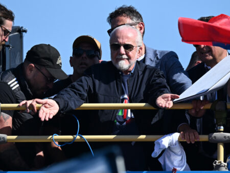 De Laurentiis chiede cambiamenti drastici: «Riduciamo i tempi a 25 minuti, niente cartellini»