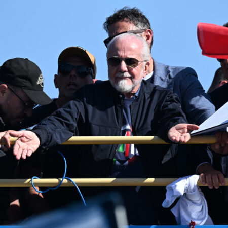 De Laurentiis chiede cambiamenti drastici: «Riduciamo i tempi a 25 minuti, niente cartellini»