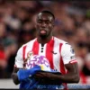 Michael Kayode: Interesse di Milan, Juventus e PSG, ma il giocatore preferisce restare in Inghilterra