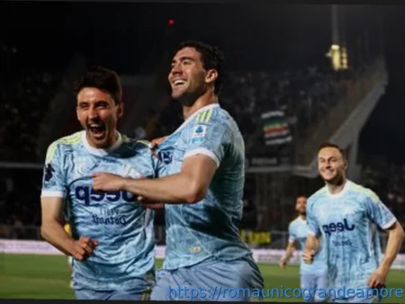 Transfer expert gives verdict on Vlahovic’s Juventus future as deal ‘practically impossible’