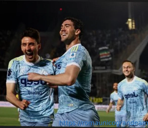 Transfer expert gives verdict on Vlahovic’s Juventus future as deal ‘practically impossible’