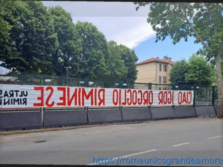 A Rimini, l’ultimo saluto a Igor Protti tra cori e bandiere